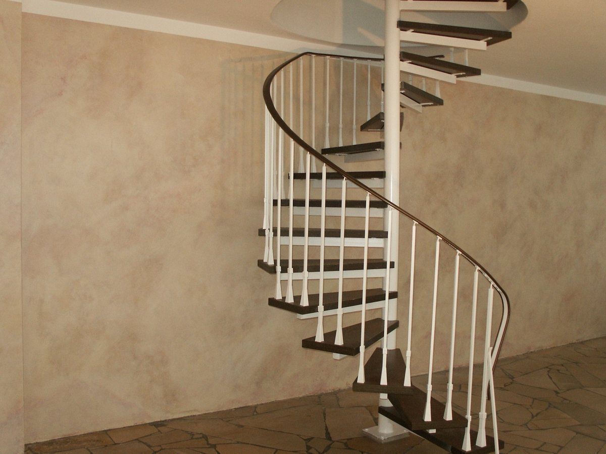 Treppenhaus mit Wischtechnik an der Wand